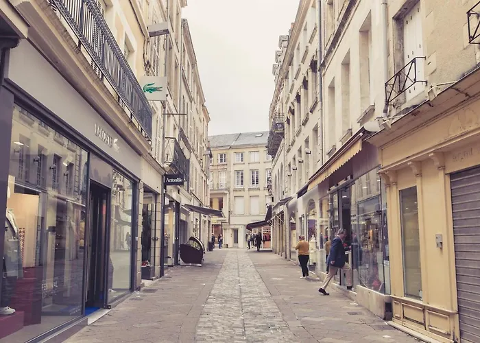 La Maison De La Liberte Alexandra David-neel * Пуатье